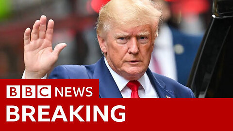 Donald Trump mugshot released after election arrest - BBC News