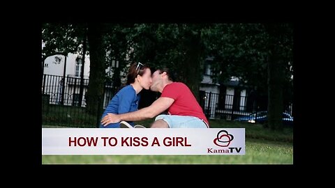 How to kiss a girl you just met? Infield footage