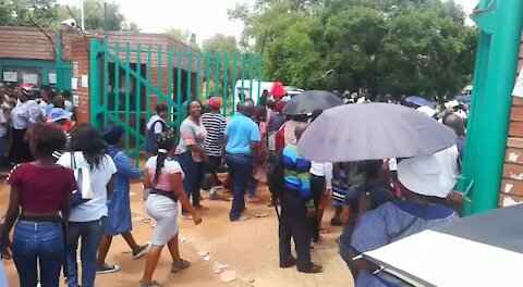 South Africa - Pretoria - Pupils still not placed in schools - Video (zjT)