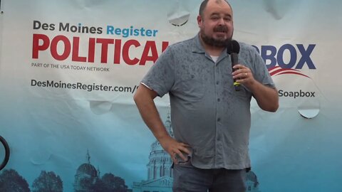 Ryan Melton speaks at the Des Moines Register Political Soapbox during the Iowa State Fair：/19