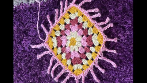 How to finish granny square: crocheting the edges for beginners #crochet #craft #art