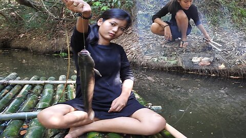 Soriya wild girl-Cooking fish of Beautiful girl-grilled fish in the forest near my home