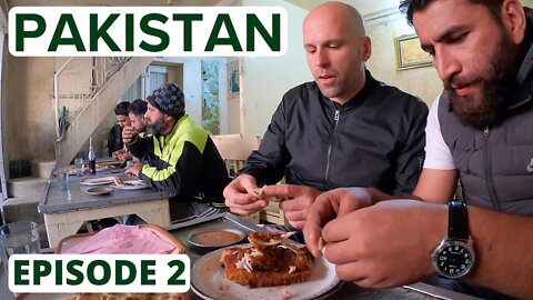 TRYING LOCAL FOOD | LAHORE, PAKISTAN 🇵🇰 (Delicious!)