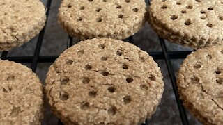 Crispy Oatmeal Cookies (Vegan)