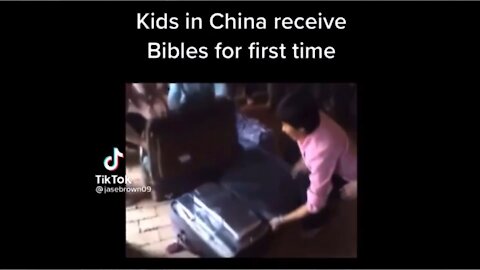 Kids in China Receive Bibles for the First Time - 2560