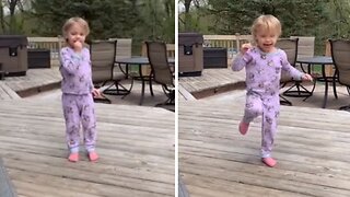 Niece has a hilarious response to aunt's kiss