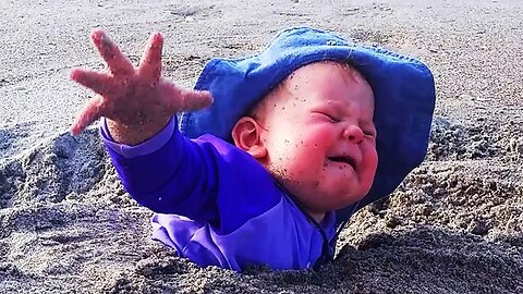 Top Funny Babies On The Beach - Baby Outdoor Moments