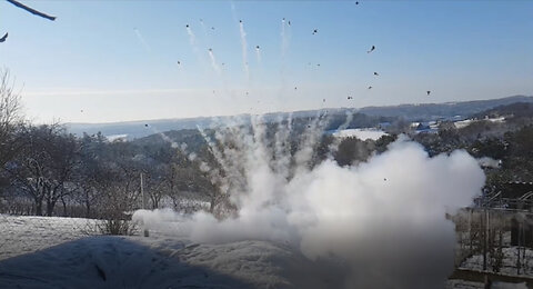 Reaction of Aluminum and Hydrochloric acid (30-32%) Bootle detonation FUNNY