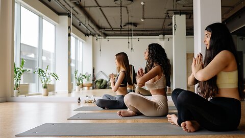 Yin Yoga for Tight Hips - 25 Min stretch for Tight hips & tight hip flexors