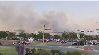 Texas brush fire burns 120 acres, completely destroys apartment building
