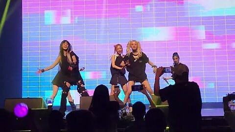 (G)I-DLE in Houston song I`M The Trend