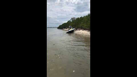 Crashed jet ski 🤦🏽‍♂️