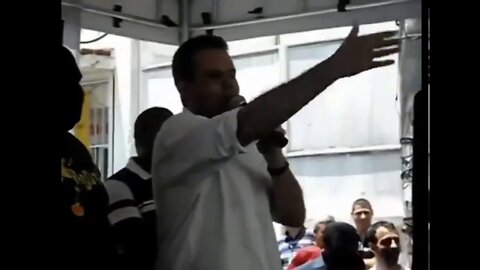 Eduardo Paes zuando flamenguistas e tricolores durante comício kkkkkkkkkkk