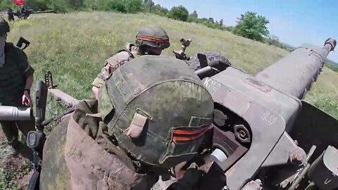 Russian D-30 Artillery Guns Destroy Ukrainian Military Equipment & Camouflaged Defences