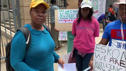 South Africa - Johannesburg - Residents from Nomzamo Protest outside the Johannesburg High Court for Electricity (MVa)