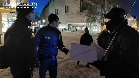 UlliOma's WhiteWinter16.1.21(5) - Trotzt zivilen Gehorsam suchen 2 Polizisten Streit