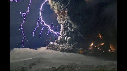 WSFA 004 - Vulcão Eyjafjallajökull Erupção na Islandia em 2010 - No.8 Requiem - Esther Abrami