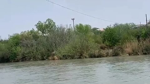 Rampa de Eagle Pass, Texas por donde llegan migrantes que cruzan el río Bravo en Piedras Negras