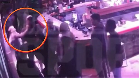 Former NFL Quarterback Vince Young Gets Knocked Out Cold During Bar Fight In Houston