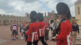 Make way for the Queen's Guard windsor castle 18 August 2022 #windsorcastle