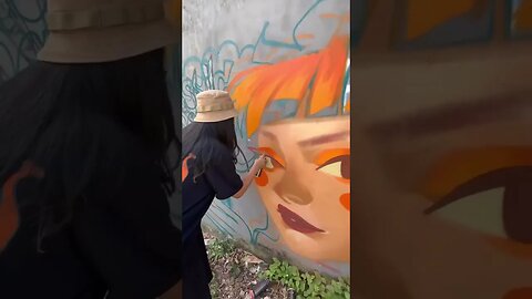 GIRL DOES A MESMERIZING GRAFFITI PIECE 😳 #graffiti #graffitiart #graff