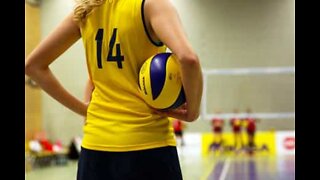 Girl makes unbelievable save in volleyball game
