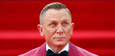 Faux James Bond Daniel Craig Comes Out The Closet About Preferring Gay Bars to Avoid Getting Beat Up