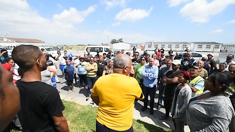 SOUTH AFRICA - Cape Town - Silversands and Mfuleni residents clash over school(Video) (oaR)