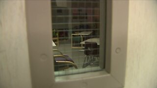 Aurora parents push for return to in-person classes