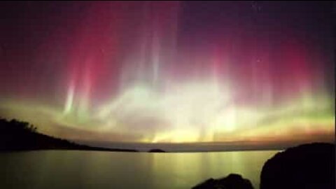 Time-lapse capta a beleza de uma Aurora Boreal
