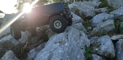 Evening Crawl - Redcat Everest Gen 7.