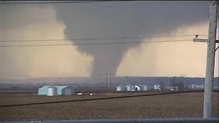 IL: TORNADO CAUGHT ON CAMERA IN HAVANA