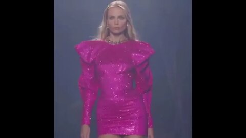 Natasha Poly walks AZ factory spring summer 2022 a tribute to Alber Ebaz wearing Versace