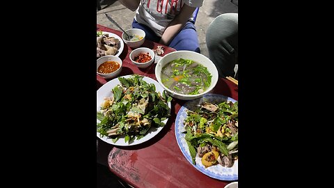 Our 1st Meal in Vietnam - Street Food - Gỏi Vịt & Gỏi Gà 😋