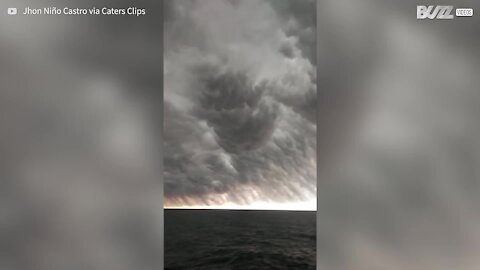Assustadora nuvem arcus surpreende navegadores em alto-mar 1