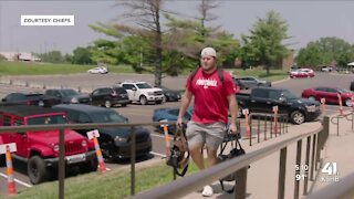 Patrick Mahomes, QBs, rookies arrive at Chiefs training camp