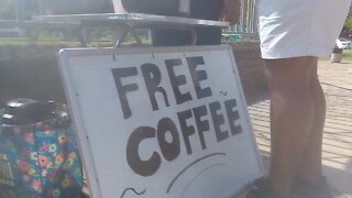 SOUTH AFRICA - Durban - Free coffee outside Durban Magistrates Court (Video) (UuP)