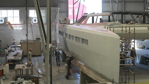 SOUTH AFRICA - Cape Town - Boat building (Video) (EZm)