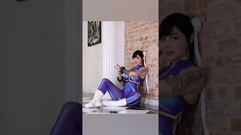 Chun Li cosplay.