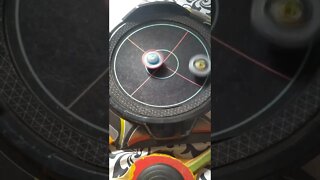 batalha de beyblade valkyrie vs raphael (ele perdeu de novo😱🔥)