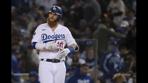 Dodgers' Chris Taylor Exits Giants Game Due to Groin Injury 🔥🔥🔥