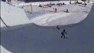 Cette figure de snowboard finit mal
