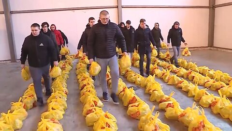 Russian troops providing humanitarian aid and food in many Ukrainian towns