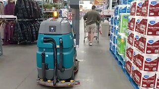 robot doing inventory in BJ's