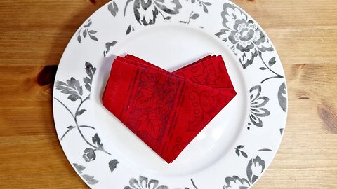 Napkin folding - make a heart shaped napkin