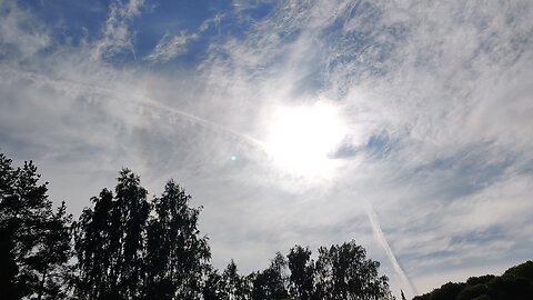 27.7, 30.7.2024: Colors in the clouds, sun halo, weird clouds.. white trail..