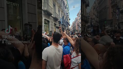 Nappli fans singing in Quartieri spagnoli