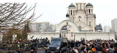 Thousand Of Russian Defy Putin With Protest Chants At Navalny's Funeral |BBC News