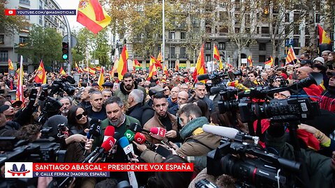 🇪🇸 VOX | Santiago Abascal recibe el cariño de los patriotas en Calle Ferraz, Madrid (6 dic 2023)