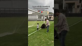 Pequeno Gui marcando um gol em São Januário jogando com o Itachi da Colina